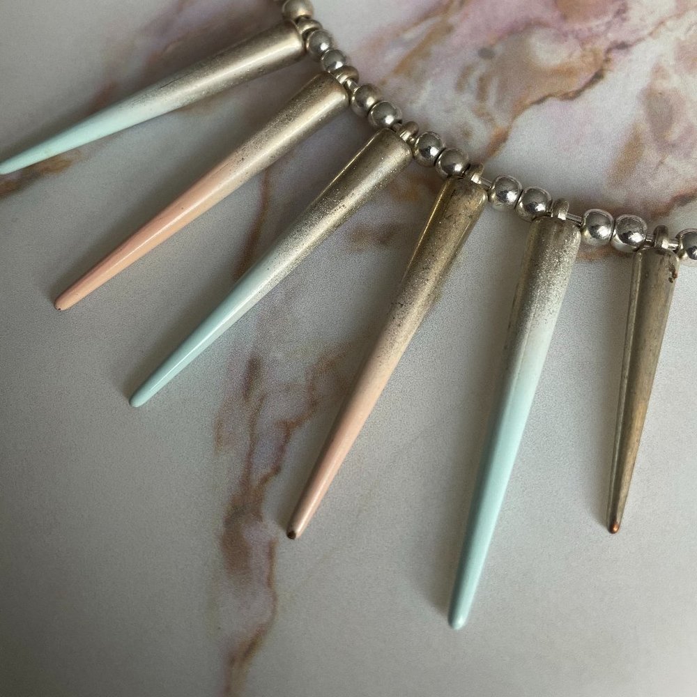 SUNBURST COLLAR NECK